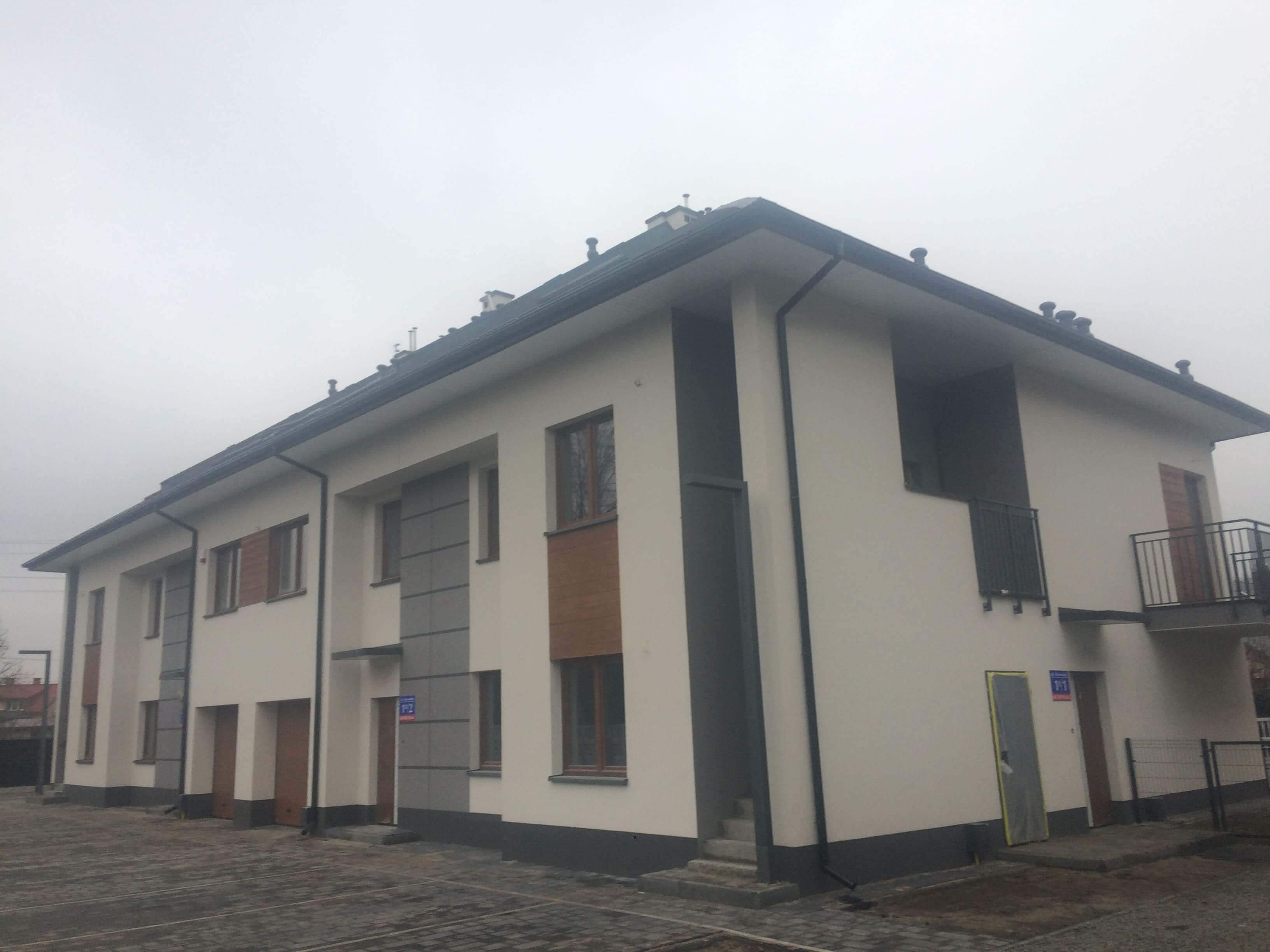 Szeregówka w Kobyłce przy ul. Norwida 1A 16